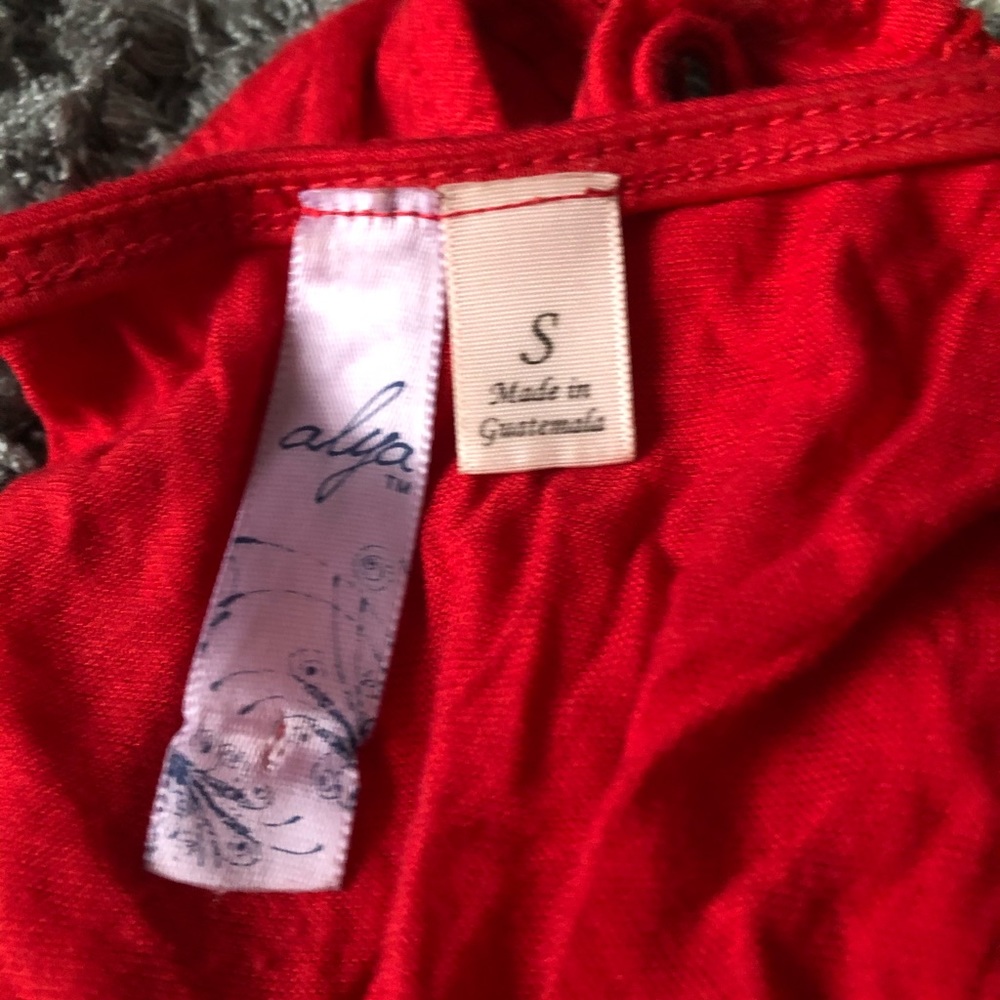 Red top - Picture 3 of 4